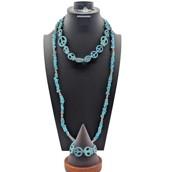 Howlite Dyed Turquoise Skull Peace Sign Chip Bead Mixed Jewelry Lot - Picture 7 of 8